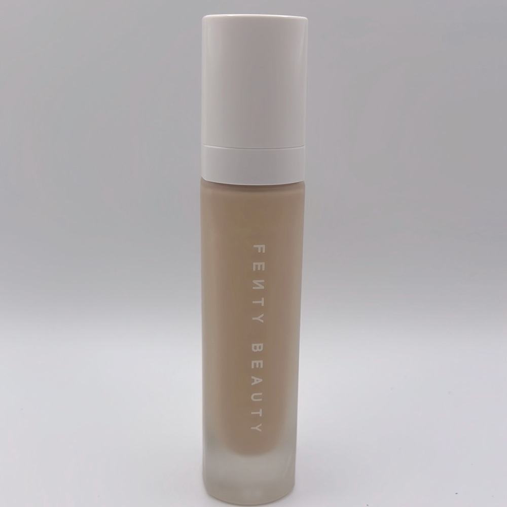 Fenty Beauty Pro Filt’r soft matte liquid Foundation    (color 230)